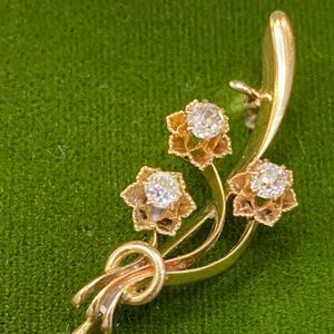 14k Solid Yellow Gold vintage .075 Diamond Flower Pin Brooch